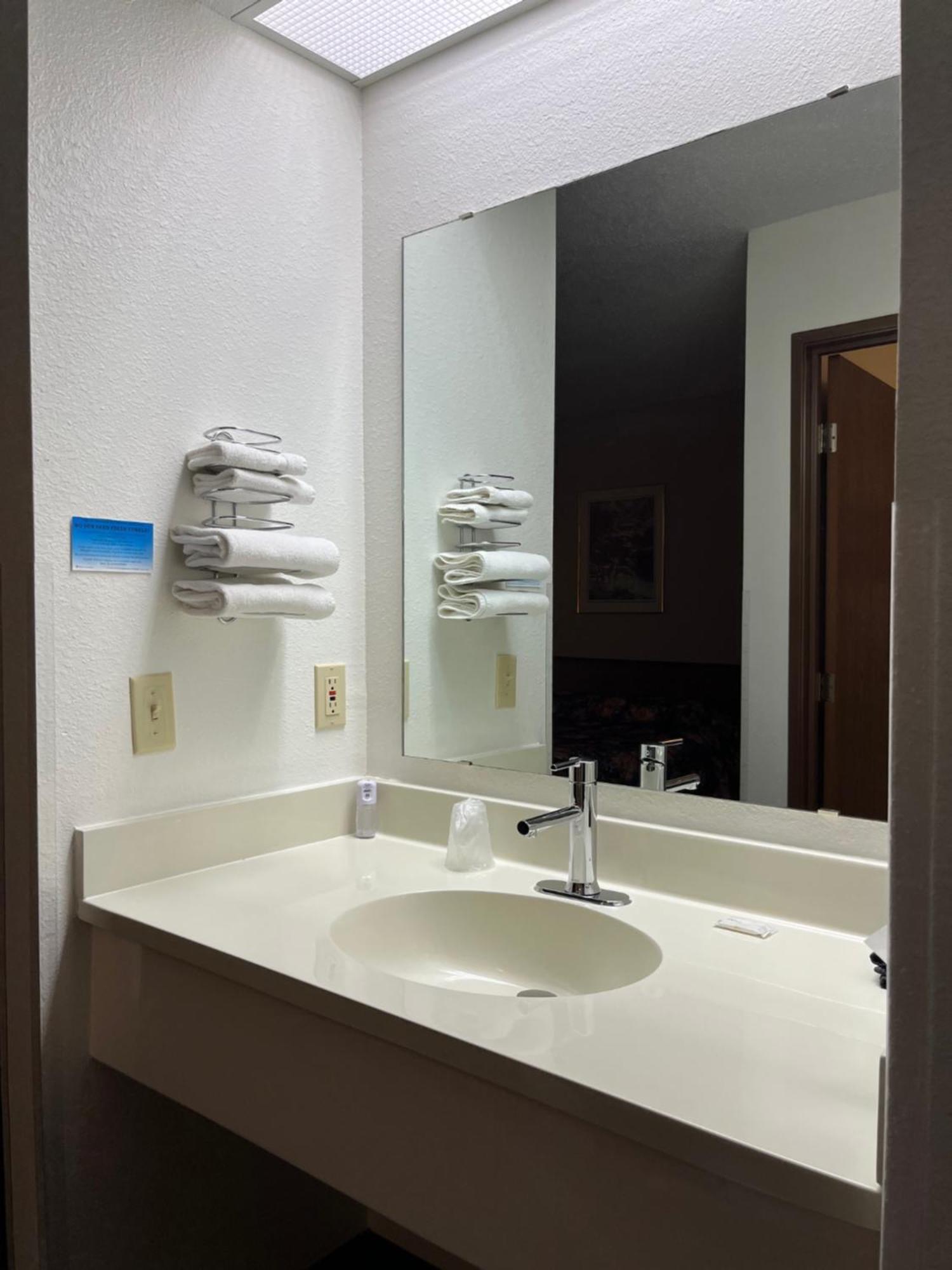 Boulder Bear Motor Lodge Boulder Junction Esterno foto